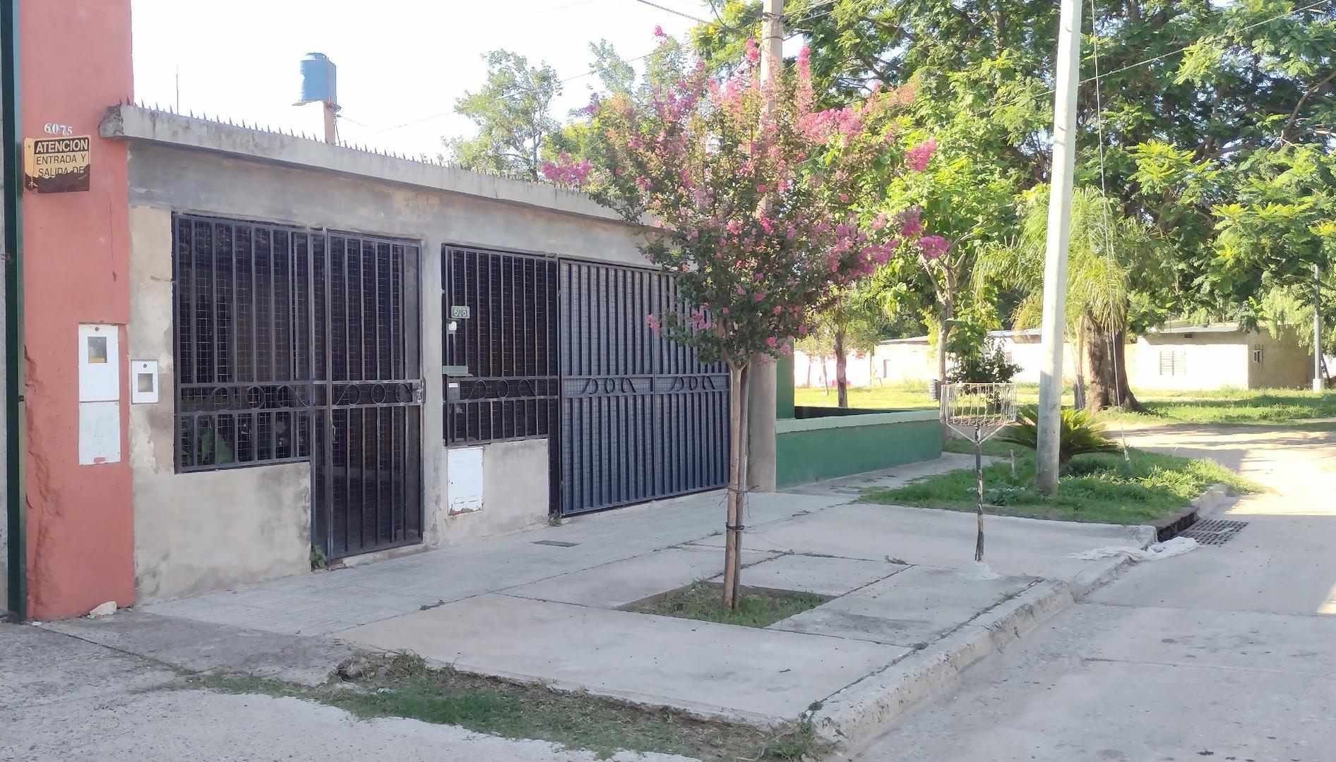 CASA DE 3 DORMITORIOS EN BARRIO SARGENTO CABRAL