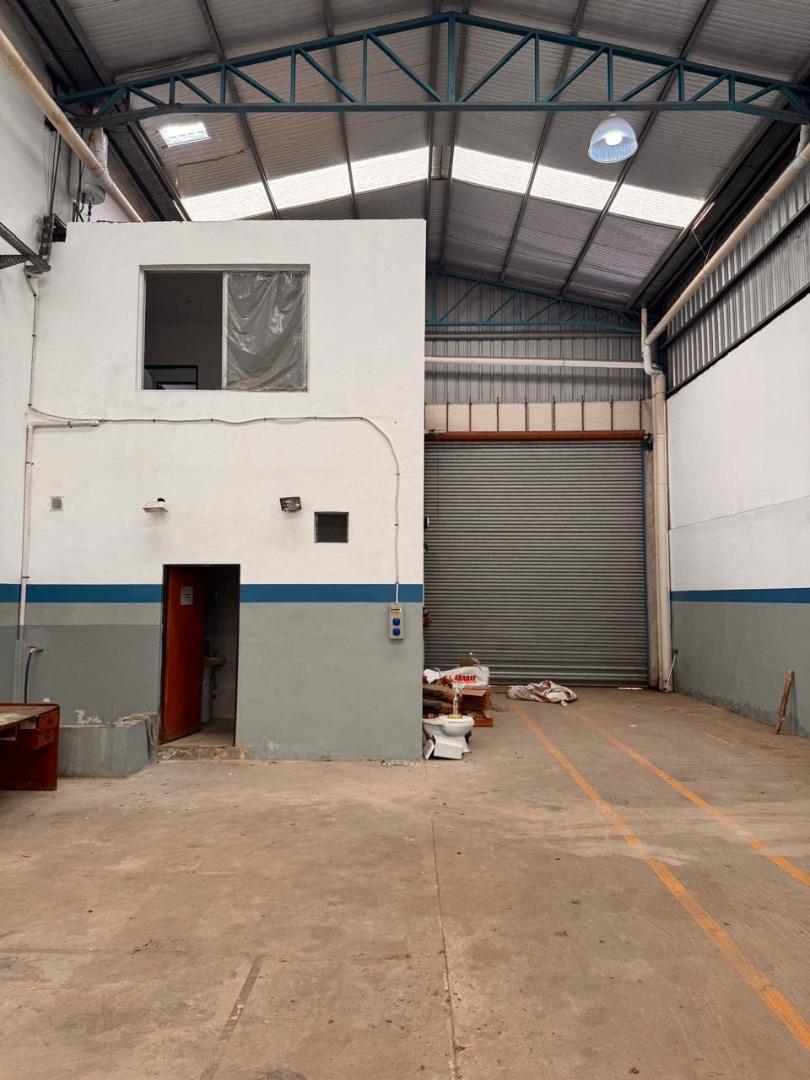 Galpon en Venta en Loma Hermosa, USD 300.000