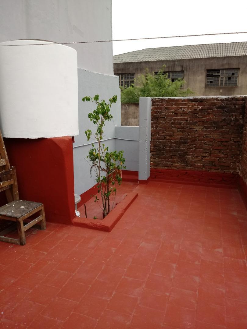PH TIPO CASA DE 2 AMB EN CIUDADELA CON PATIO Y TERRAZA
