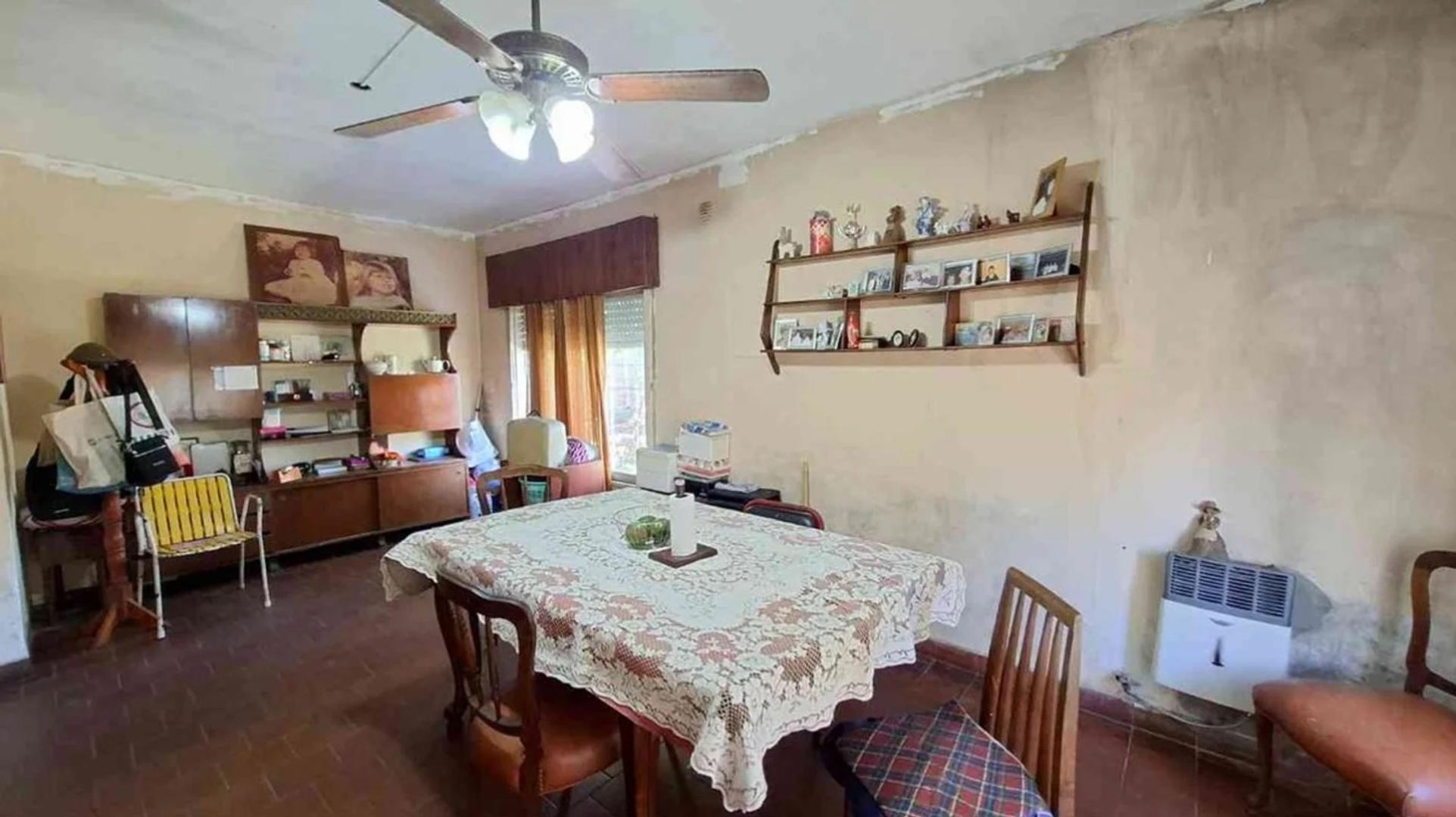 Casa 3 ambientes con 1 baño