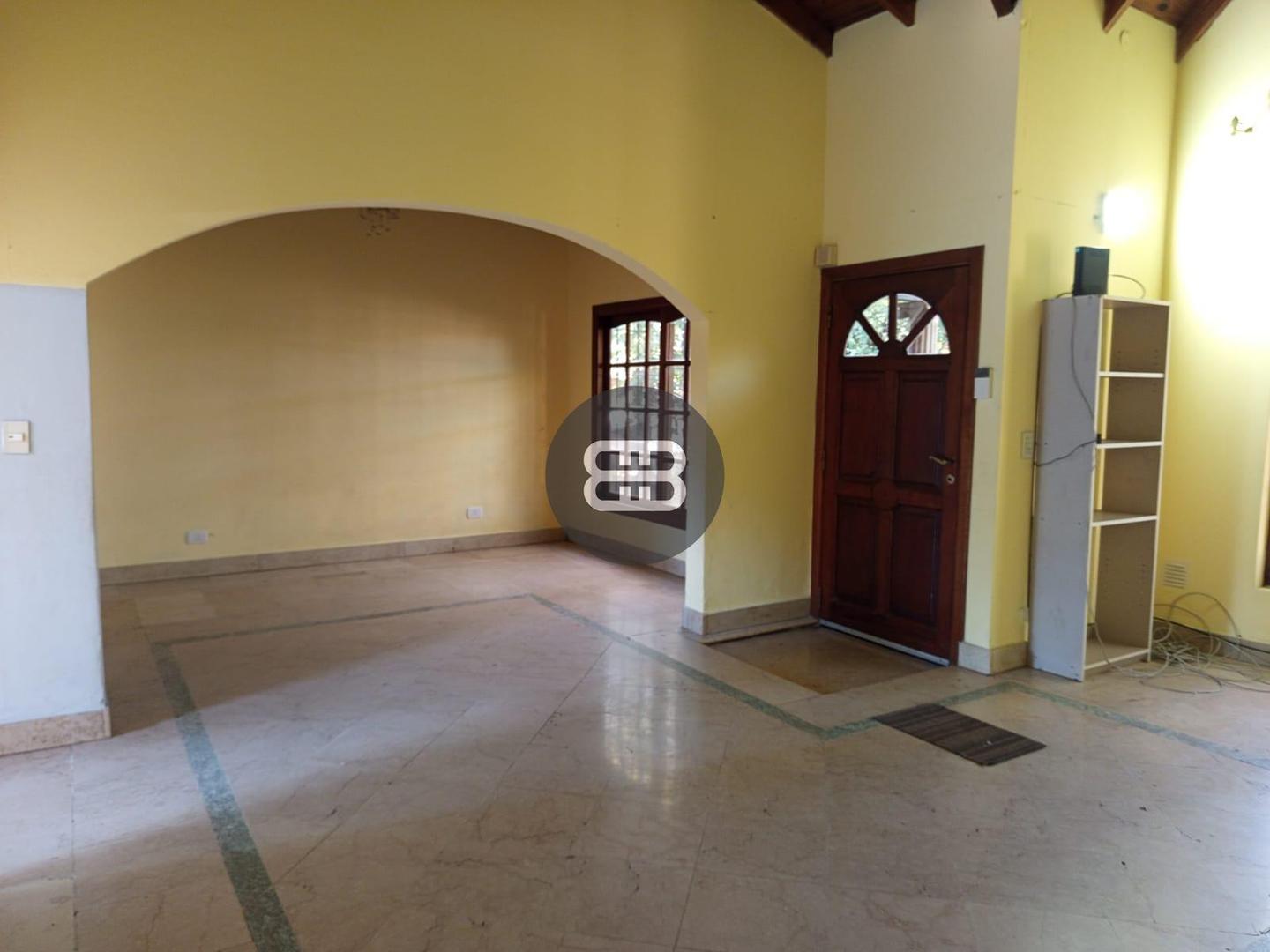 Casa 5 ambientes con 3 baños