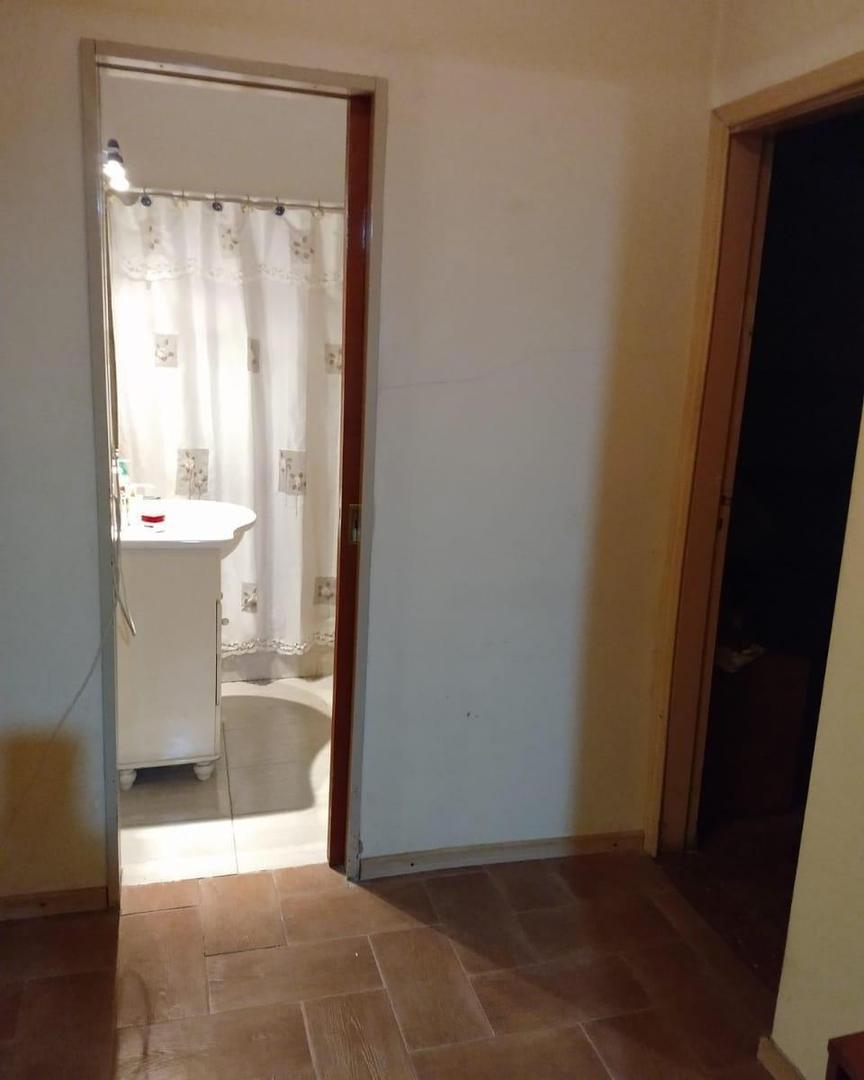 Chalet en lote propio de 4 ambientes c/cochera y fondo + dep