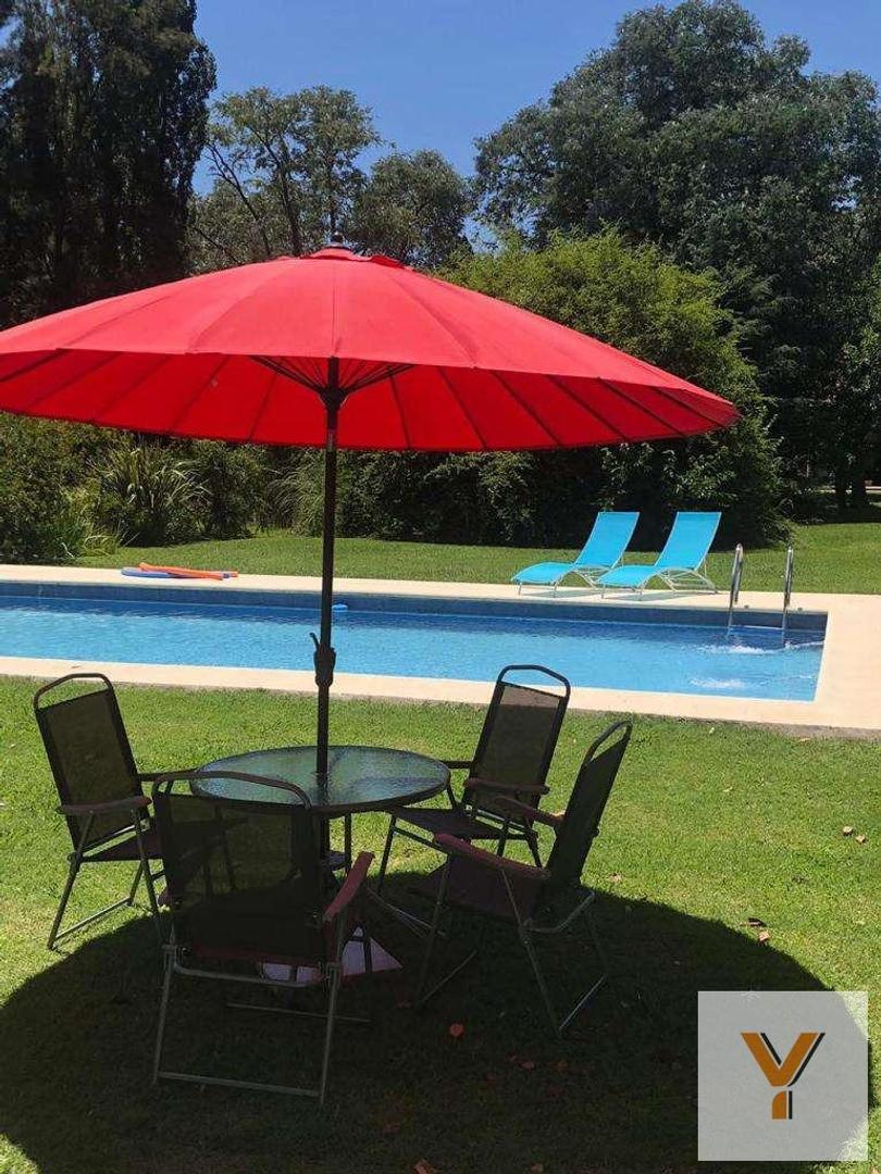 Casa en venta - 4 Dormitorios 6 Baños - 900Mts2 - Luján