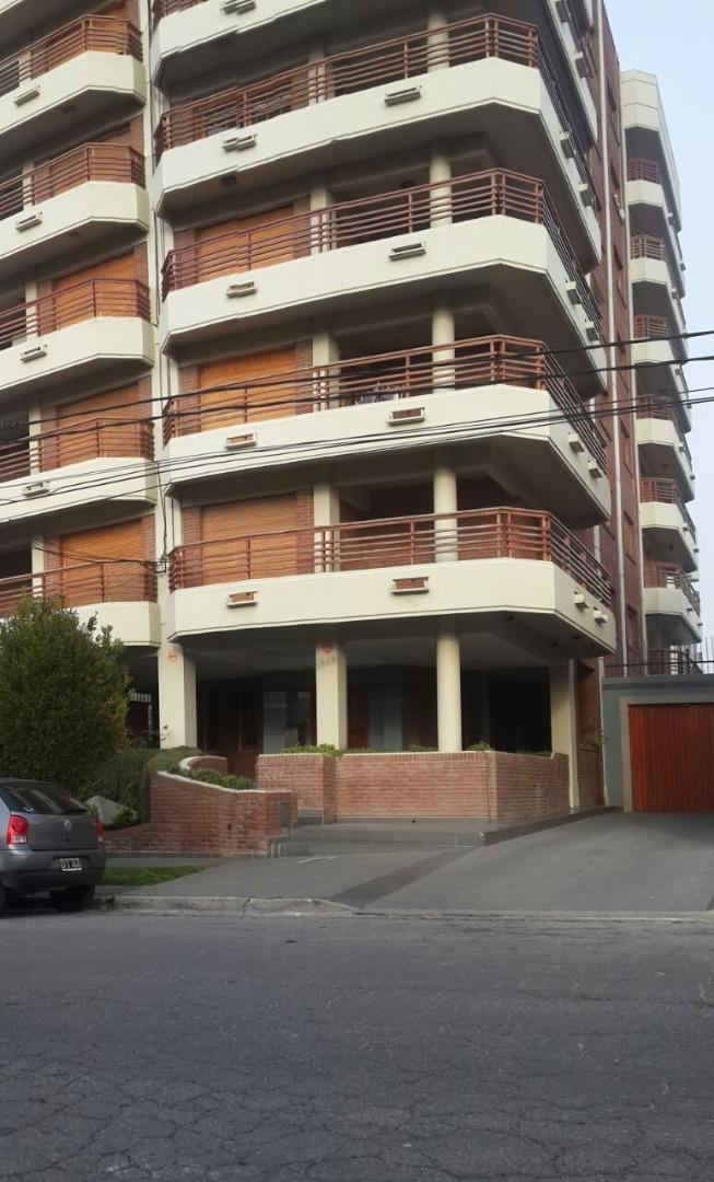 Departamento 3 ambientes con cochera frente al mar