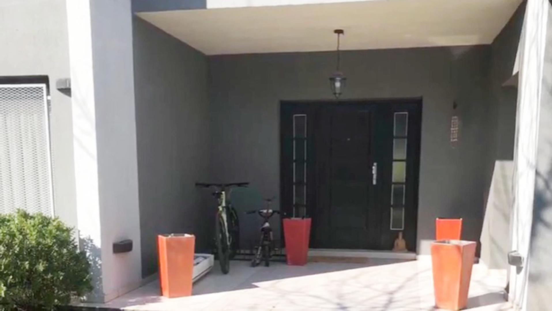 Casa 5 ambientes con 3 baños