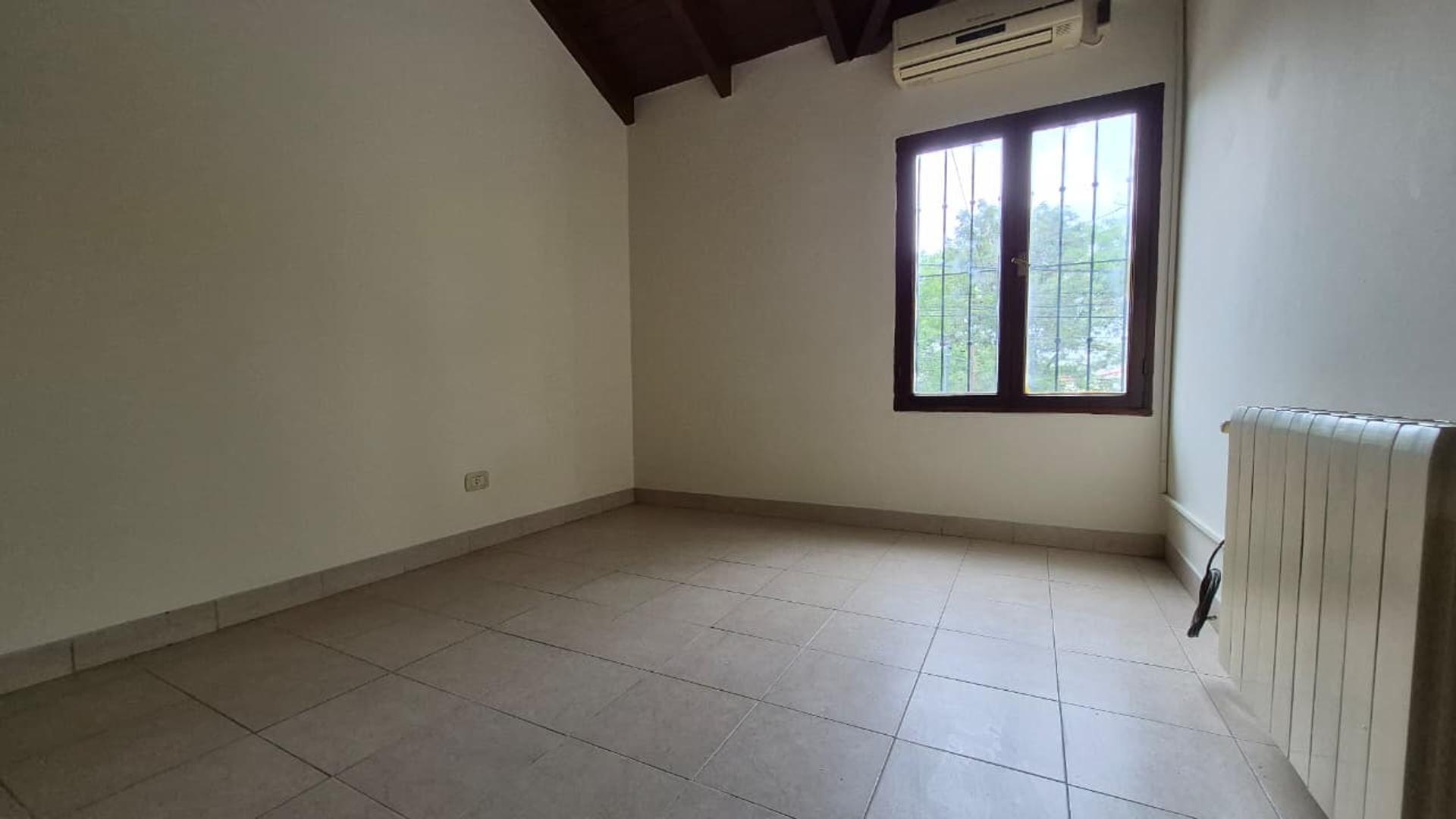Duplex en alquiler.  Av Libertador 3000, Grand Bourg