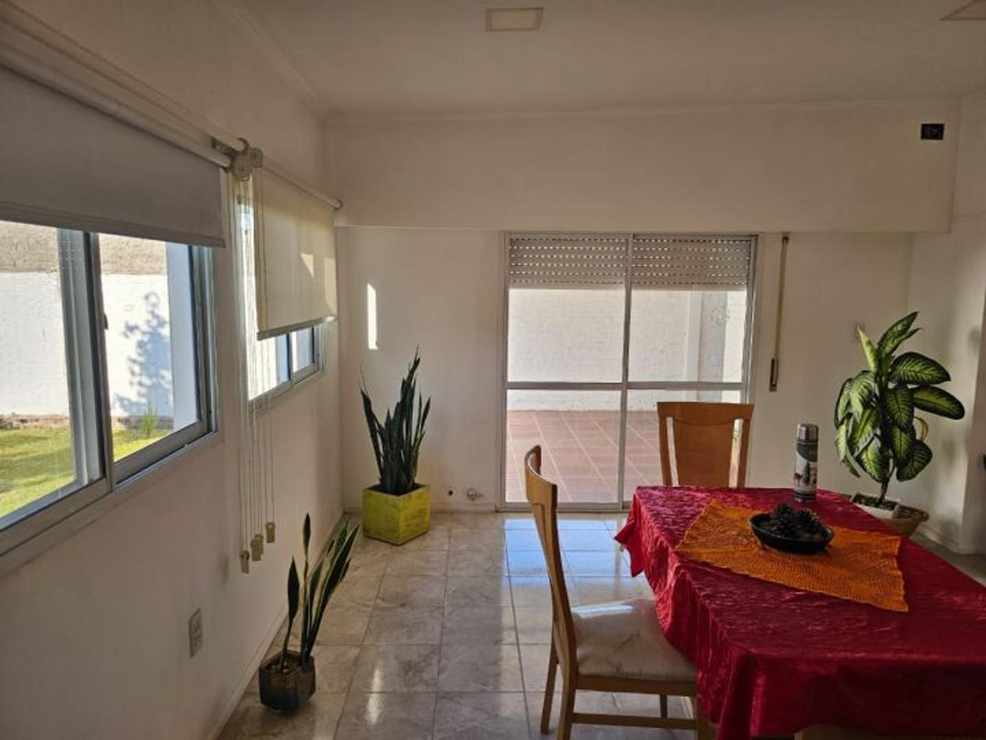 Casa 6 ambientes con 1 baño