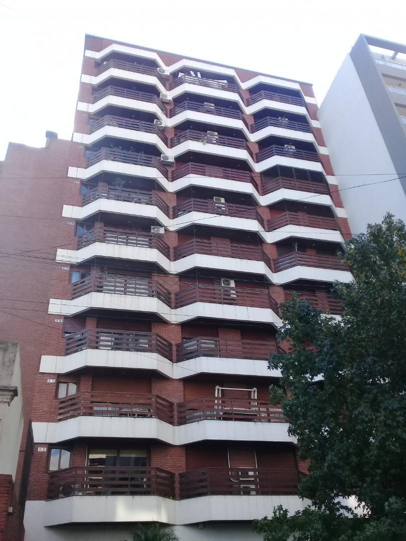 Venta. Semipiso 4 amb c/ cochera. Quilmes ctro.
