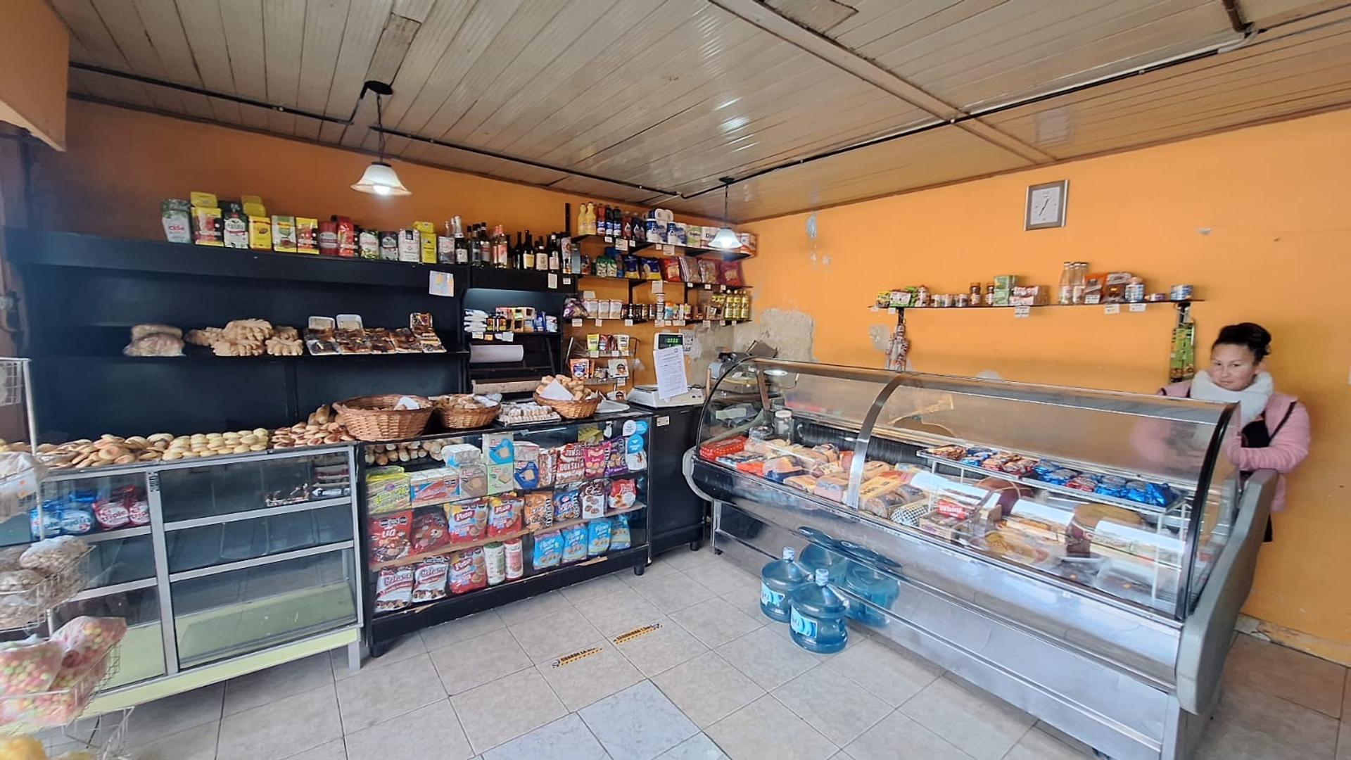 Panaderia sobre dos lotes con salida a dos calles Ruta 3