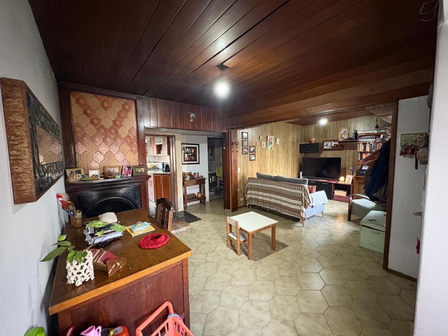 Casa 4 ambientes con 2 baños