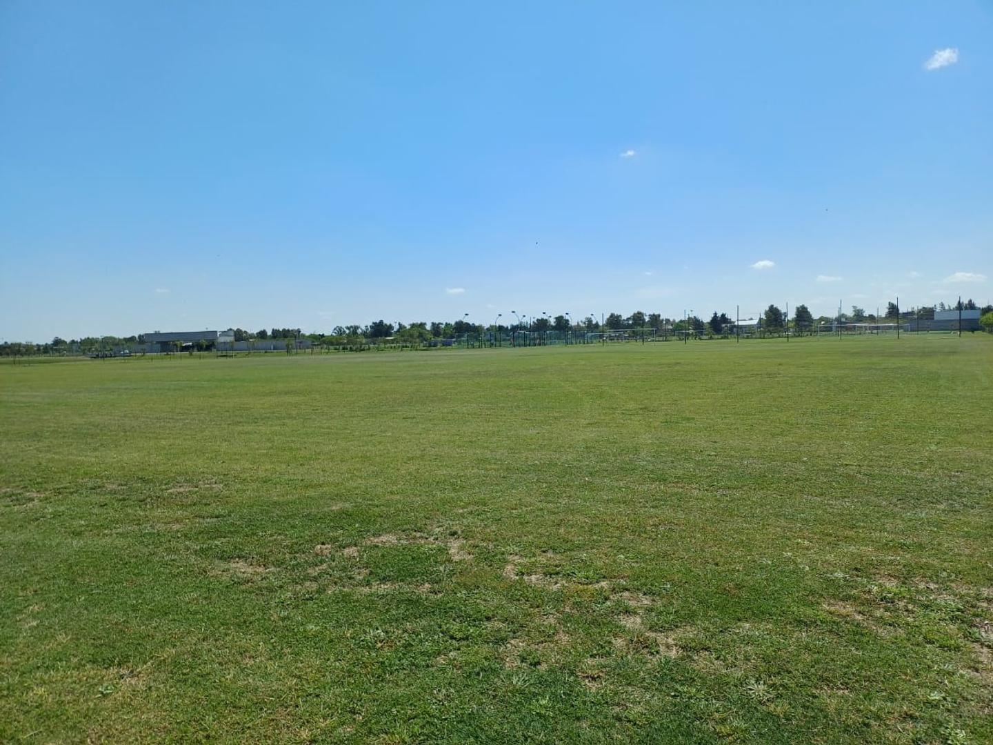 VENTA DE TERRENO EN FUNES. VIDA CLUB DE CAMPO. FRENTE SUR.