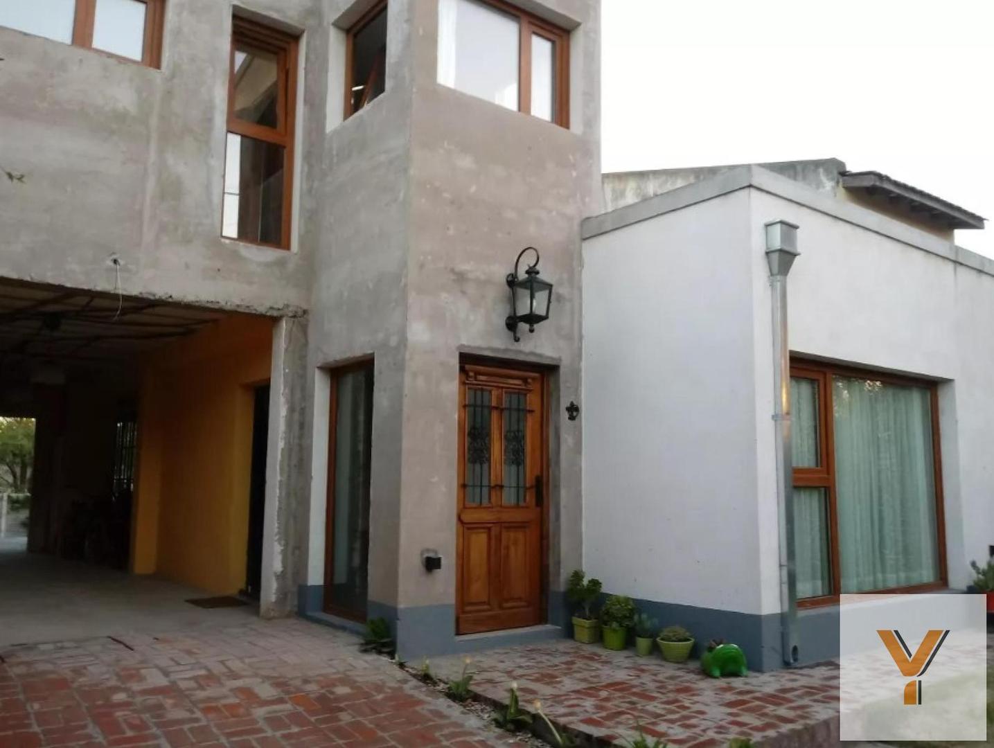 Casa en venta - 2 Dormitorios 2 Baños - Cocheras - 330Mts2 - Quequén