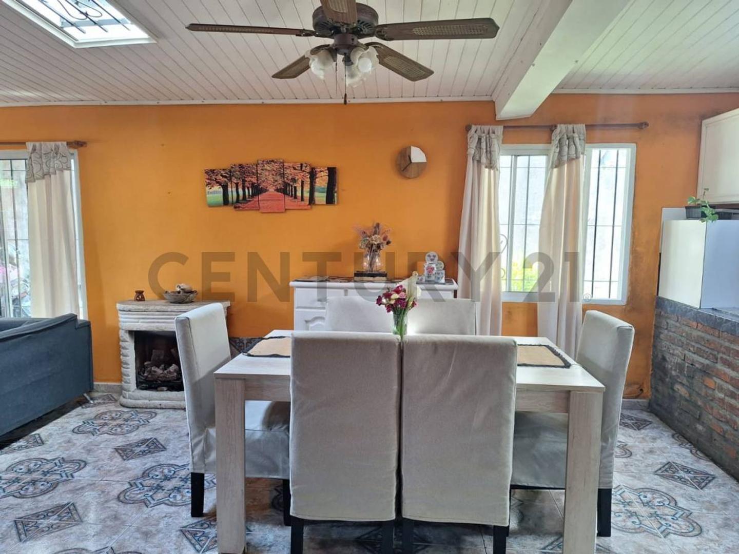 Casa en Venta con 3 cocheras