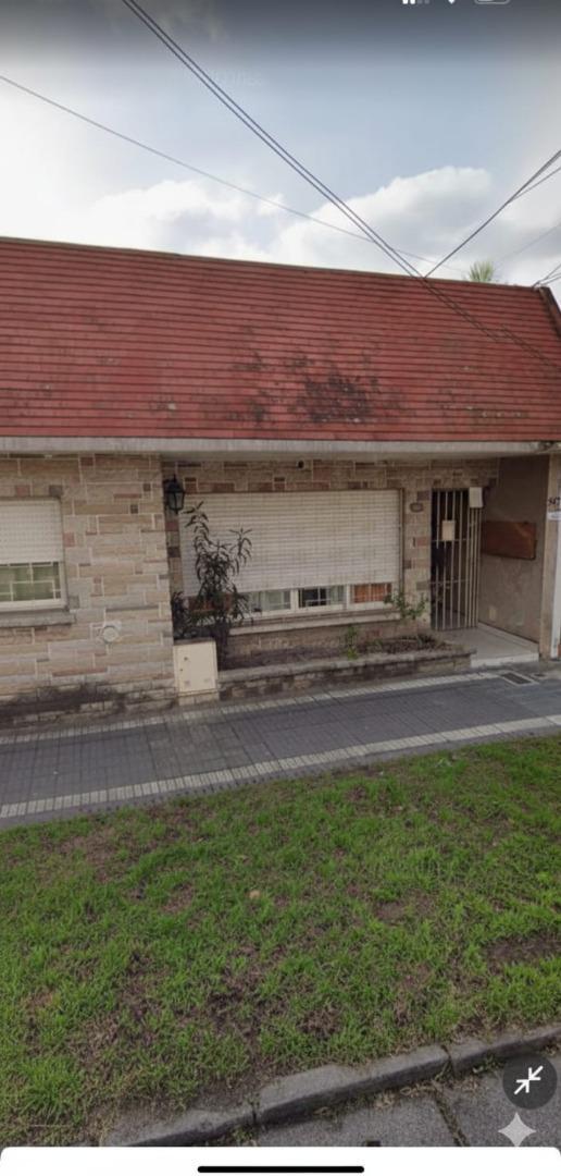 Excelente propiedad en centro de Banfield