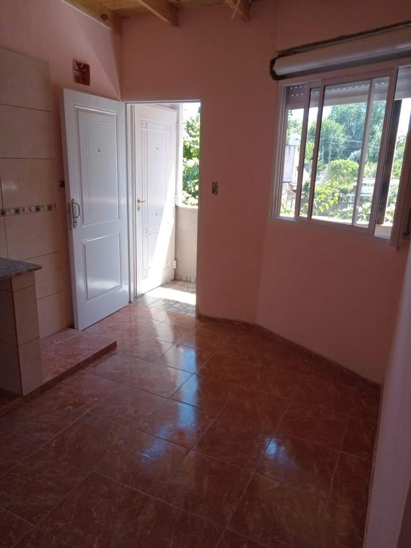 Depto Tipo Casa 2 ambientes con 1 baño