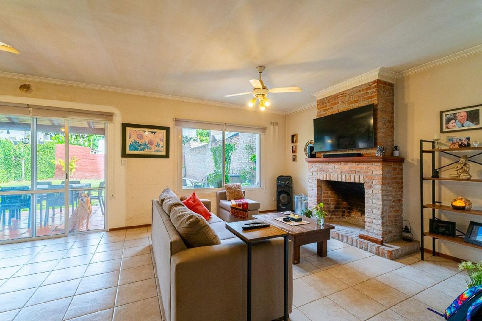 Casa 5 ambientes con 2 baños