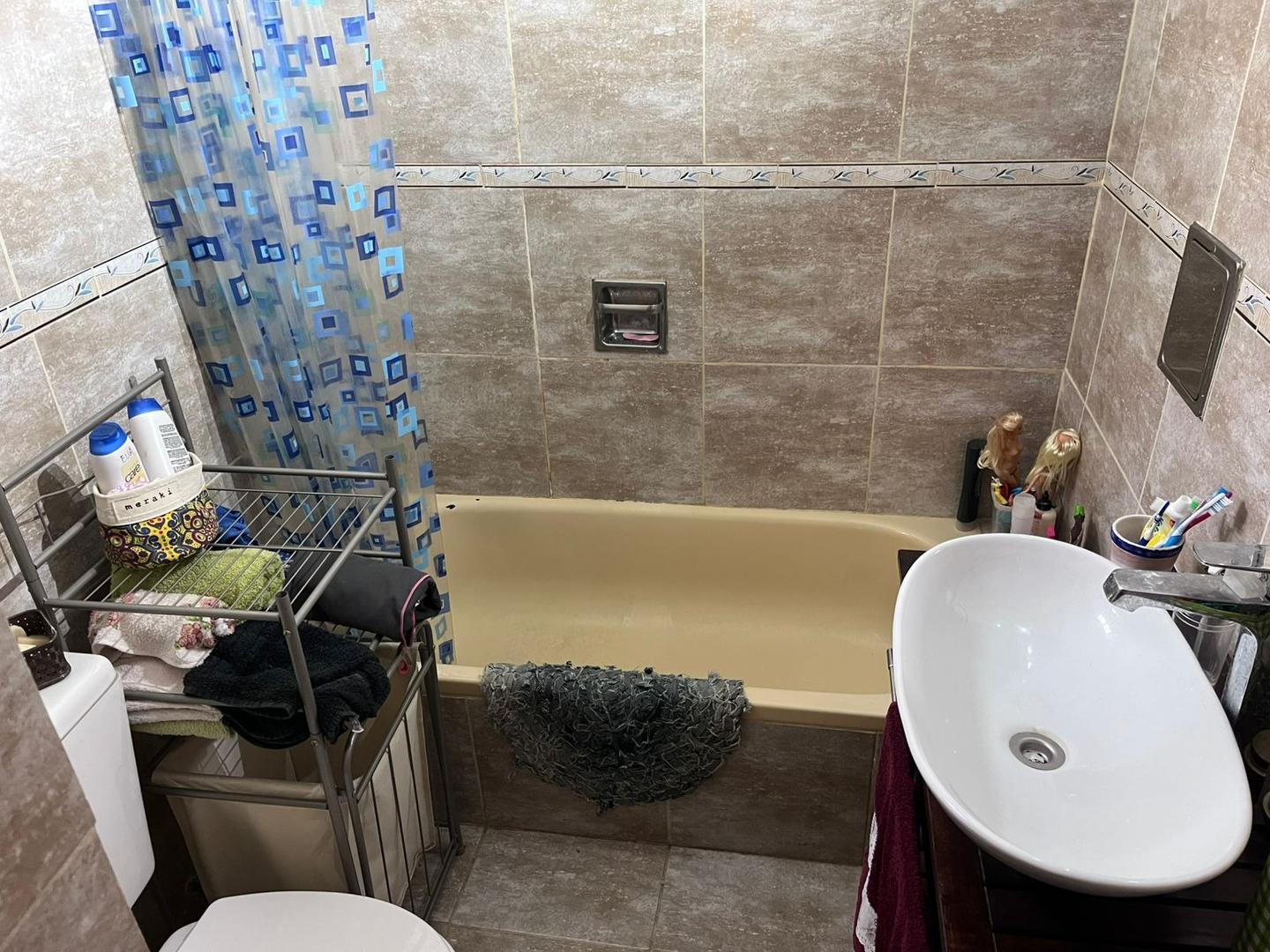 Casa Multifamiliar 6 Ambientes con local