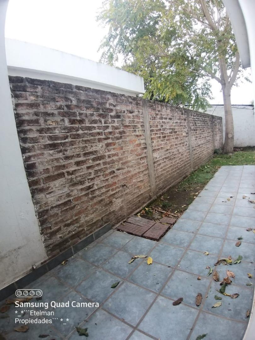 ALQUILER Duplex en S.A. de Padua, calle Nobel 900