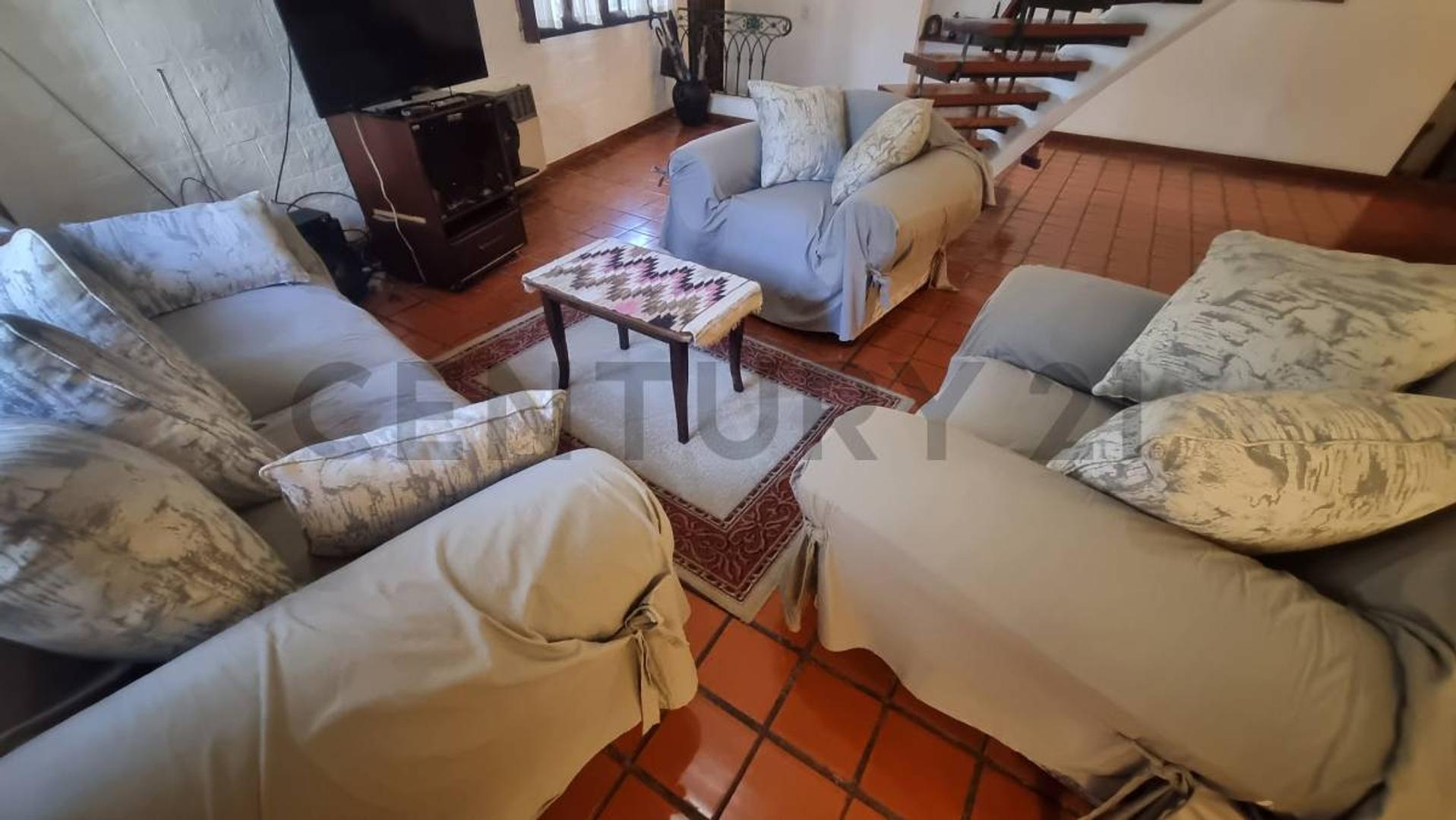 Casa en Venta con 2 cocheras