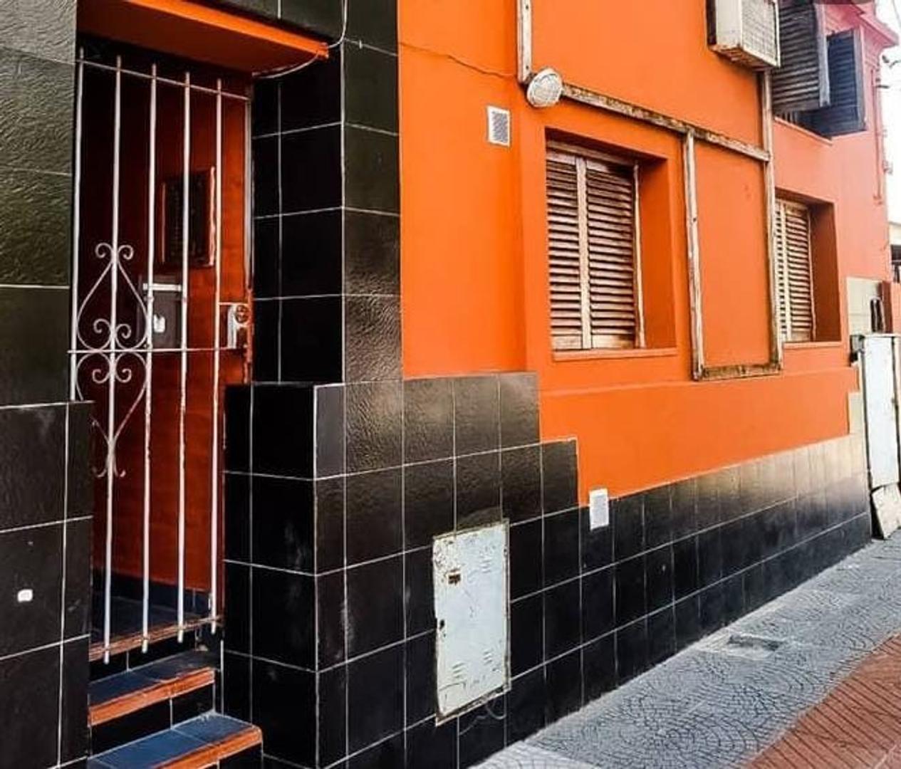 DEPTO TIPO CASA EN VENTA BASAVILBASO AL 800 SARANDI