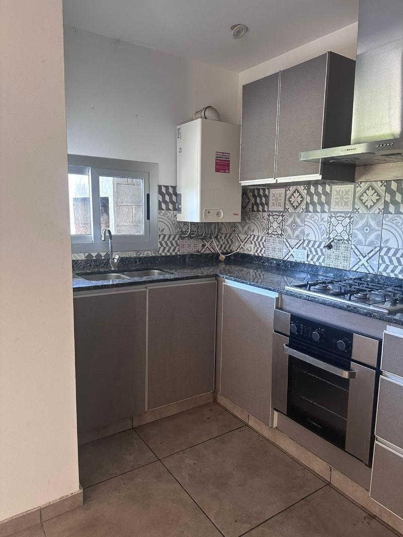 Casa en Alquiler con 1 cochera