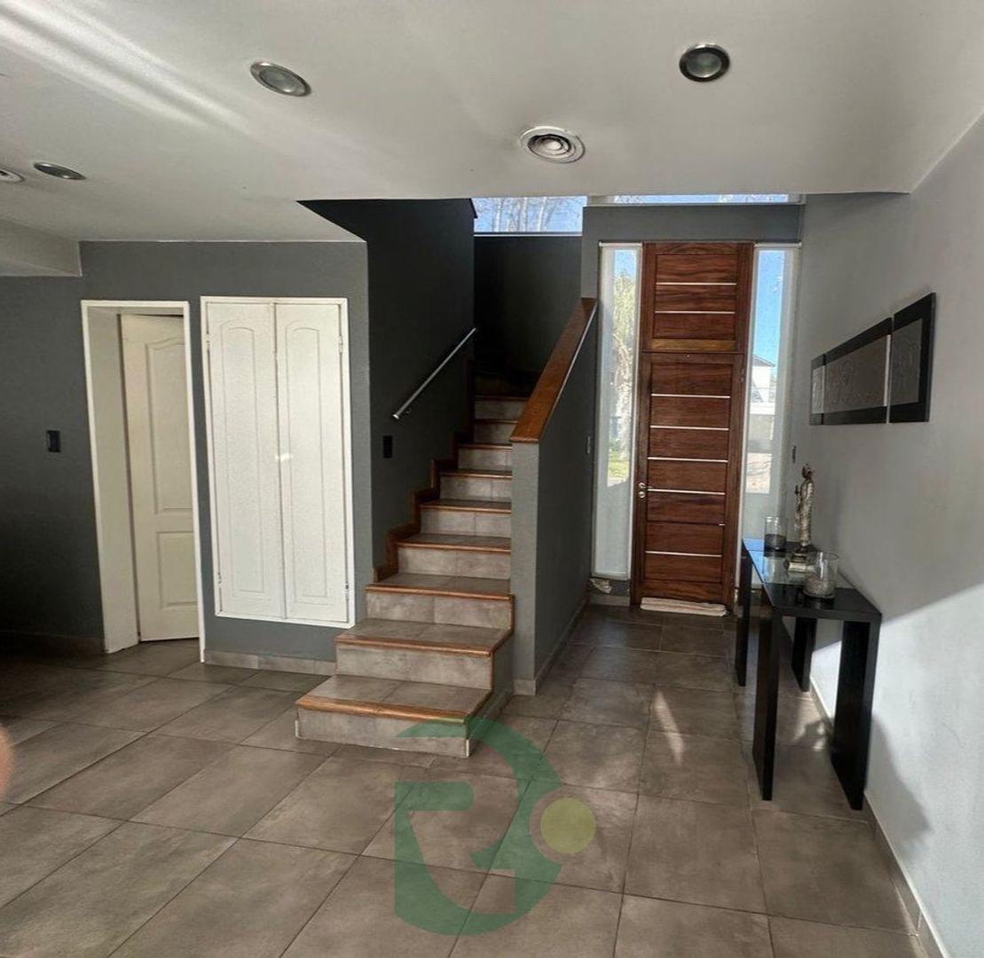 Venta Casa 6 Amb.Pileta.Quincho.B Cerrado Santa Ana.Moreno