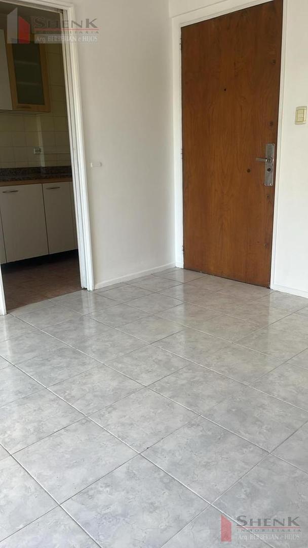Departamento en Alquiler en Colegiales, $ 699.000