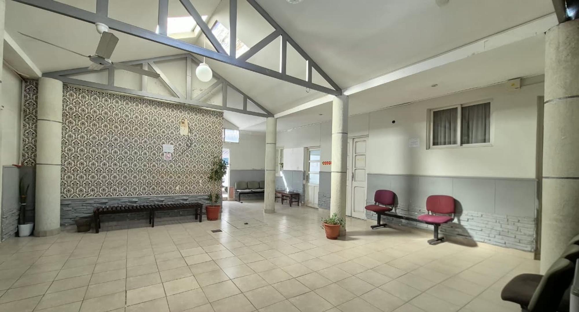 Oficina en Venta con 5 cocheras