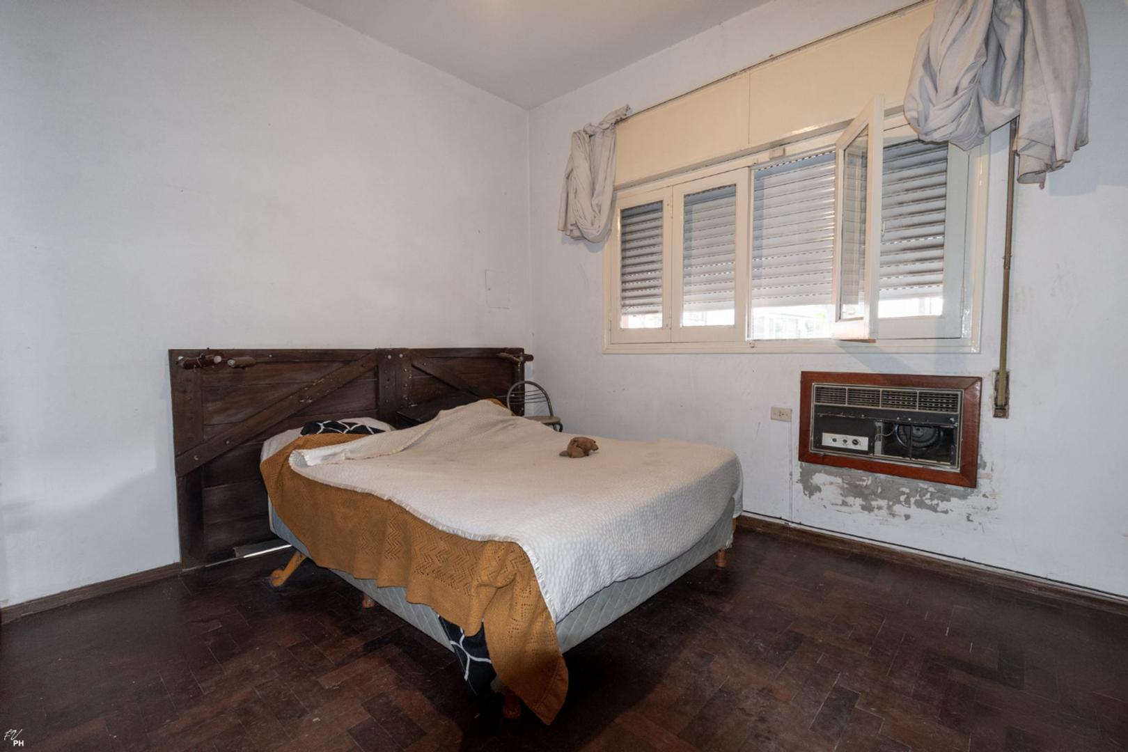 CASA EN VENTA GRANADERO BAIGORRIA 2 DORMITORIOS