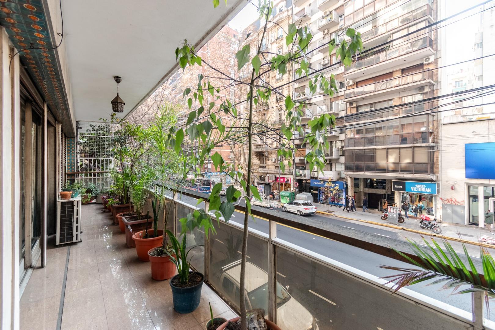 Av. Santa Fe 3300, Piso 1