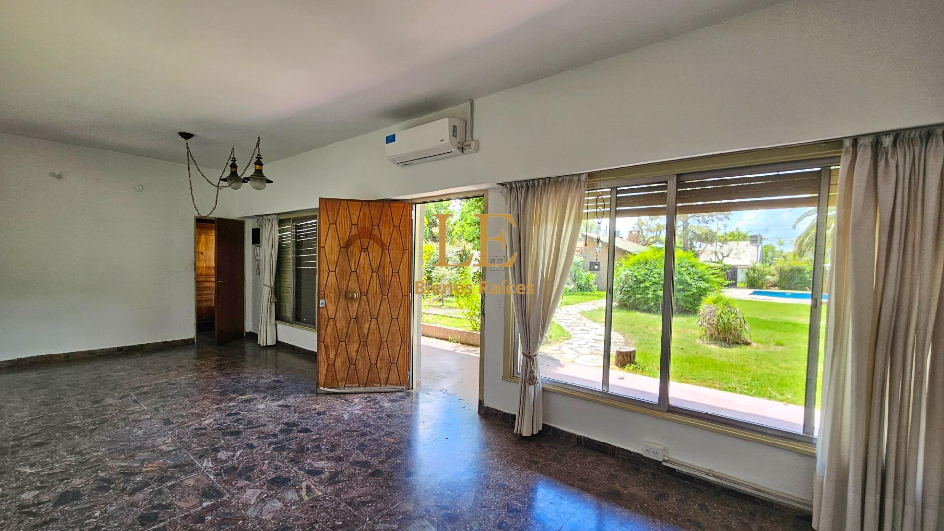 Casa en Venta con 3 cocheras