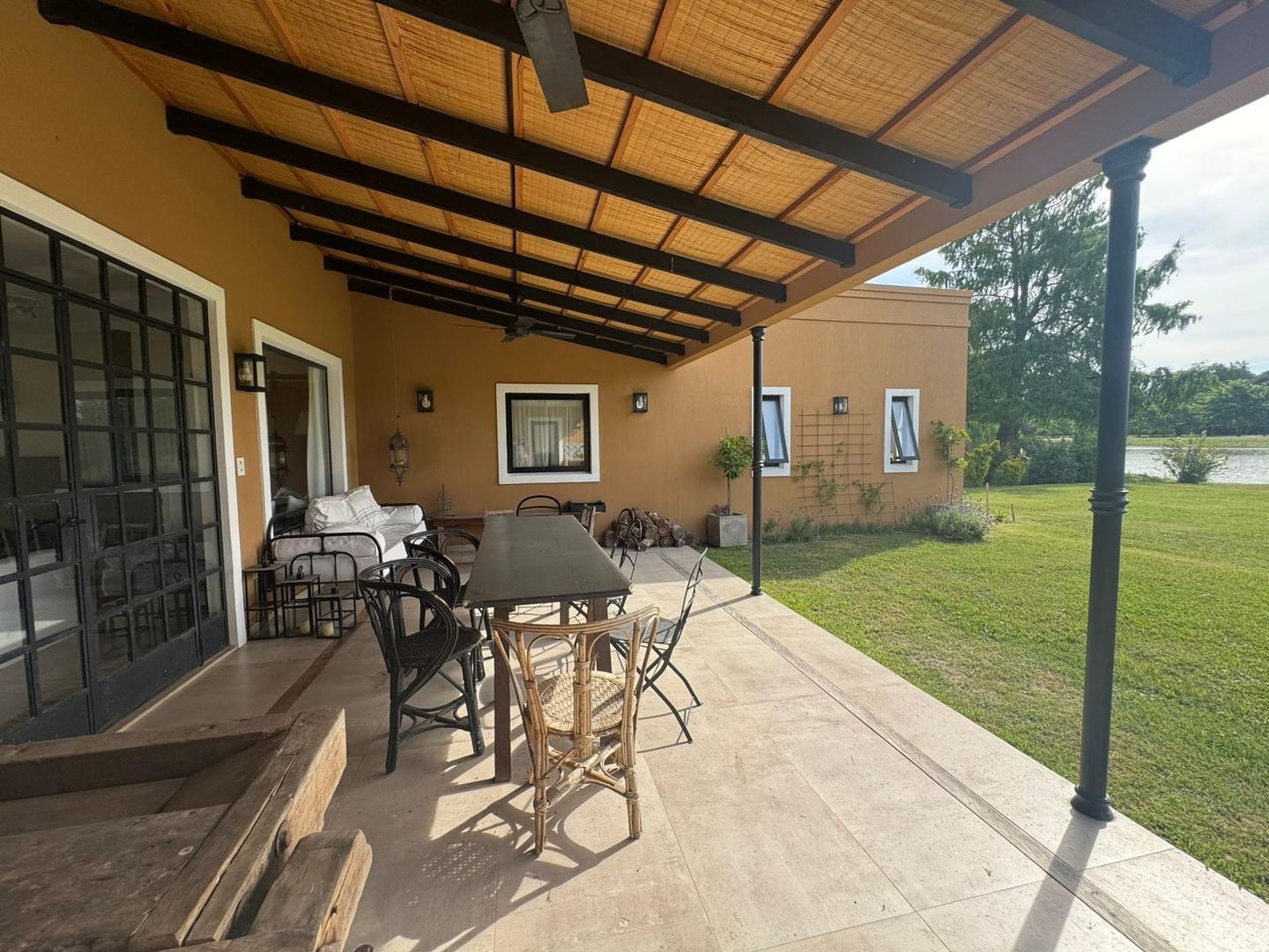 Casa 4 ambientes con 4 baños