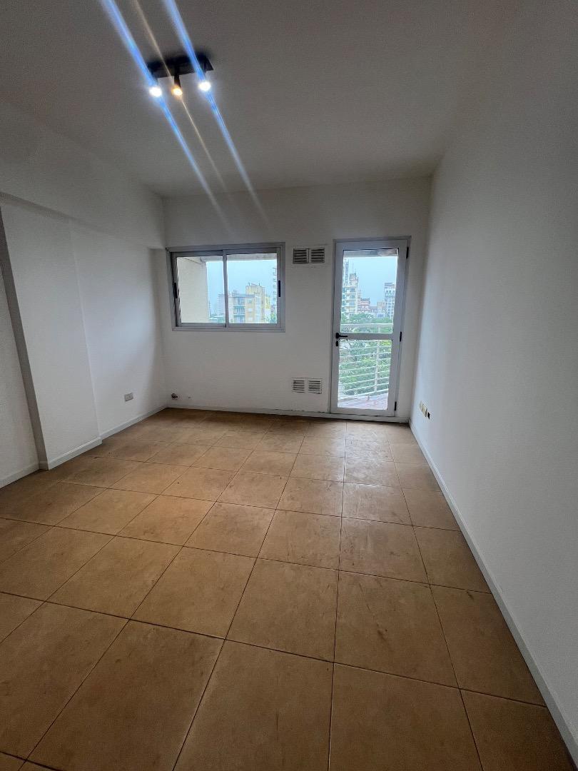 Domingo Faustino Sarmiento 1000, Piso 3