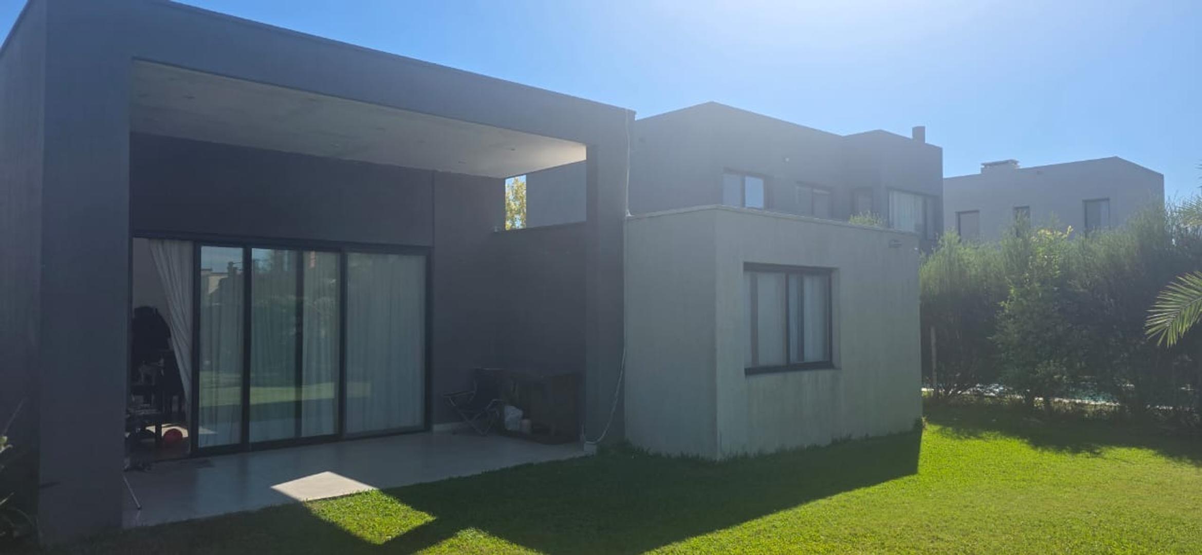 Venta casa, 4 ambientes Vila Marina 1 Villa Nueva