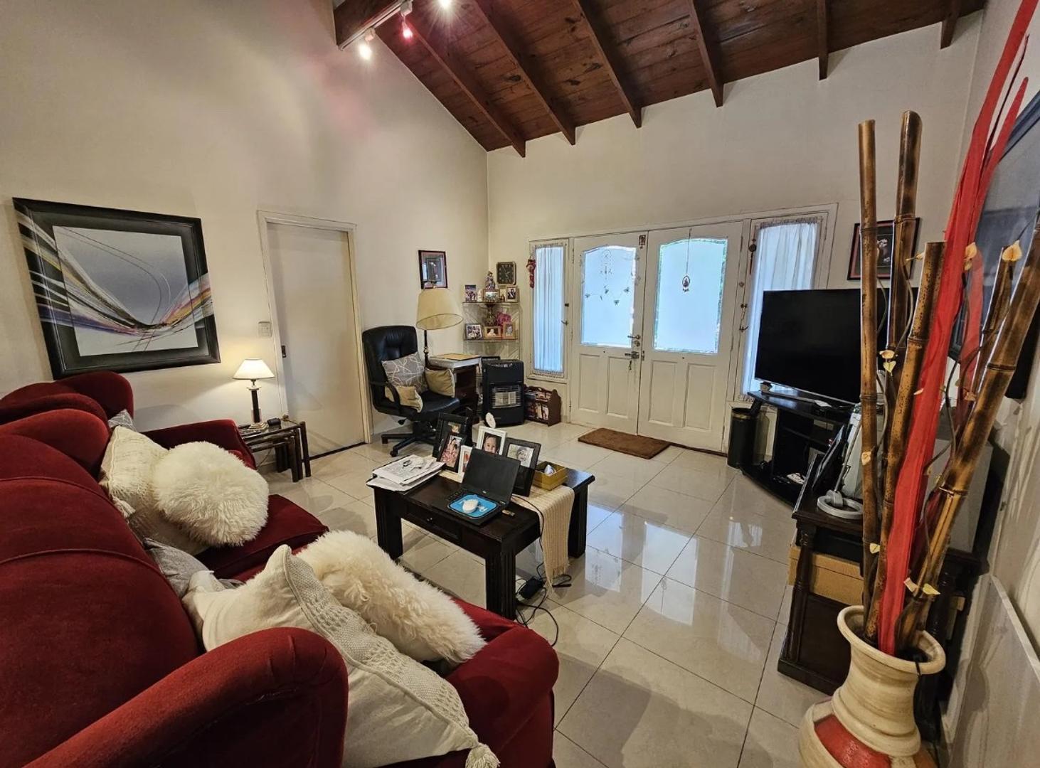 Casa 3 ambientes con 2 baños