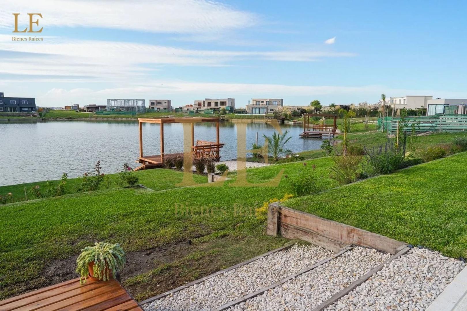 Casa en Venta con 5 cocheras