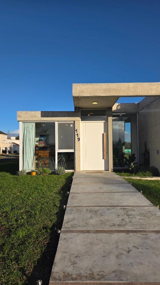 Casa en Alquiler de 3 dormitorios
