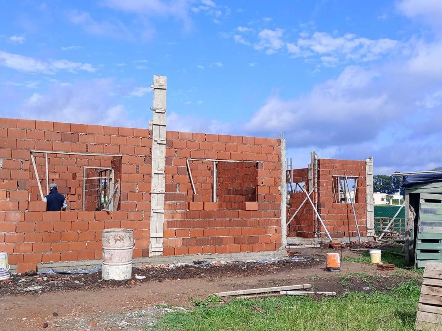 Casa 4 ambientes con 2 baños