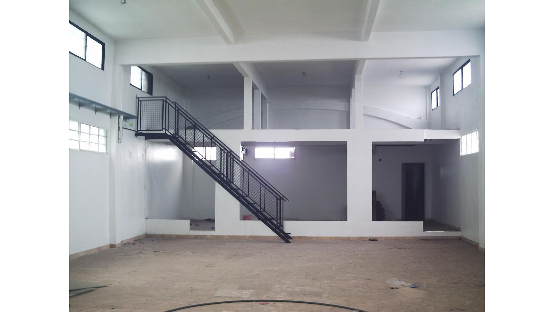 SALÓN DE EVENTOS SOBRE LOTE DE 470 m2 SUPERFICIE CUBIERTA 81