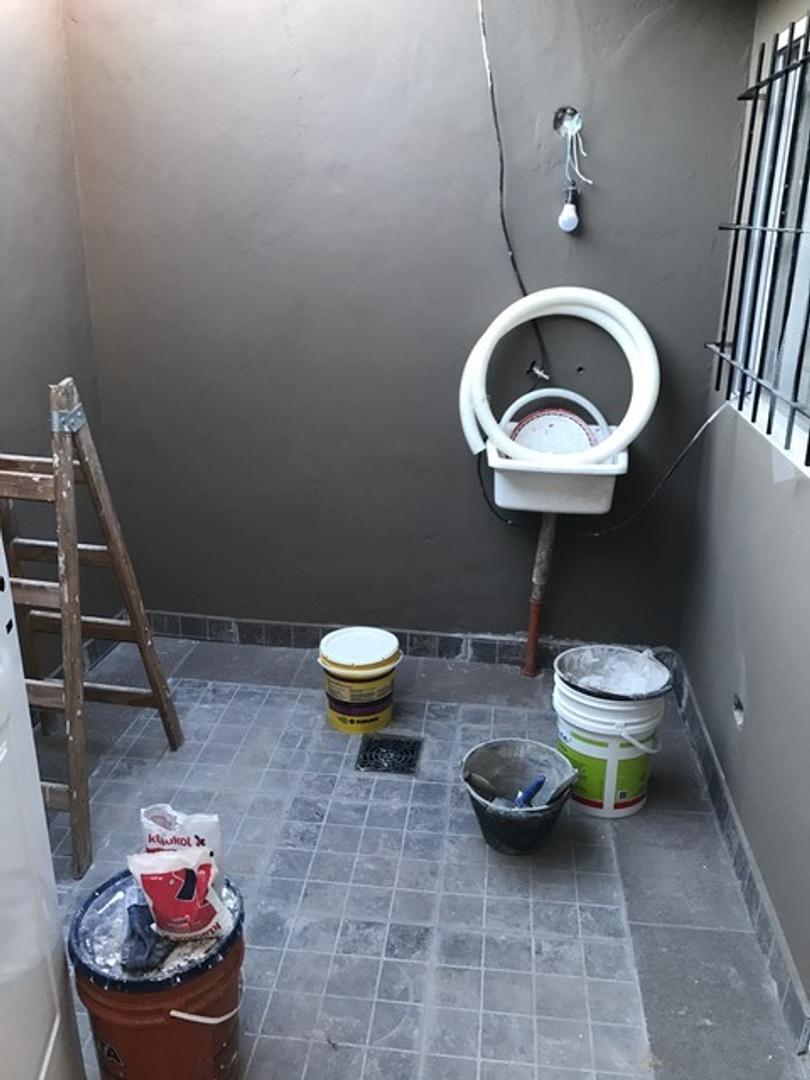 Casa 2 ambientes con 1 baño