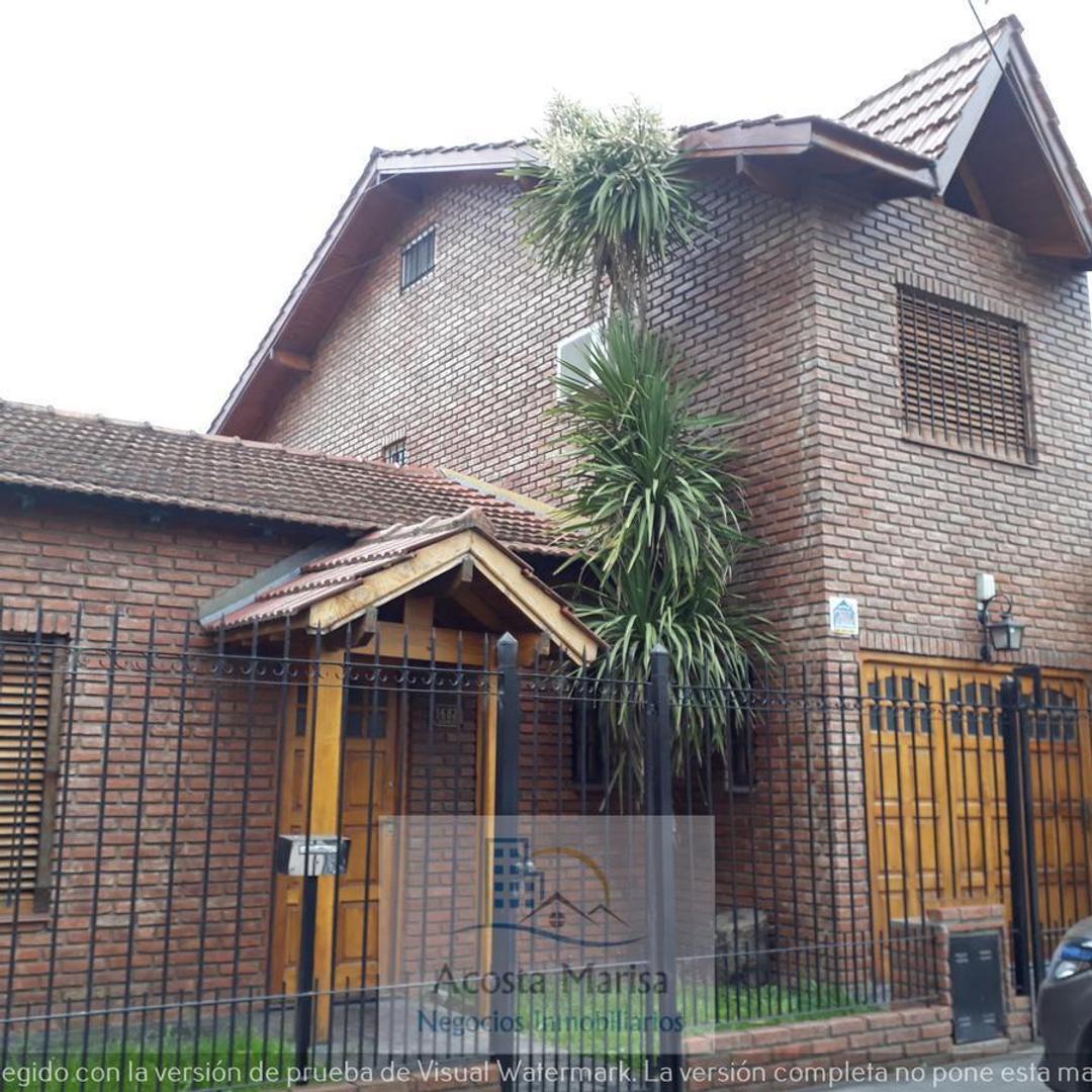 Retasado - Excelente Chalet  2 plantas en Burzaco