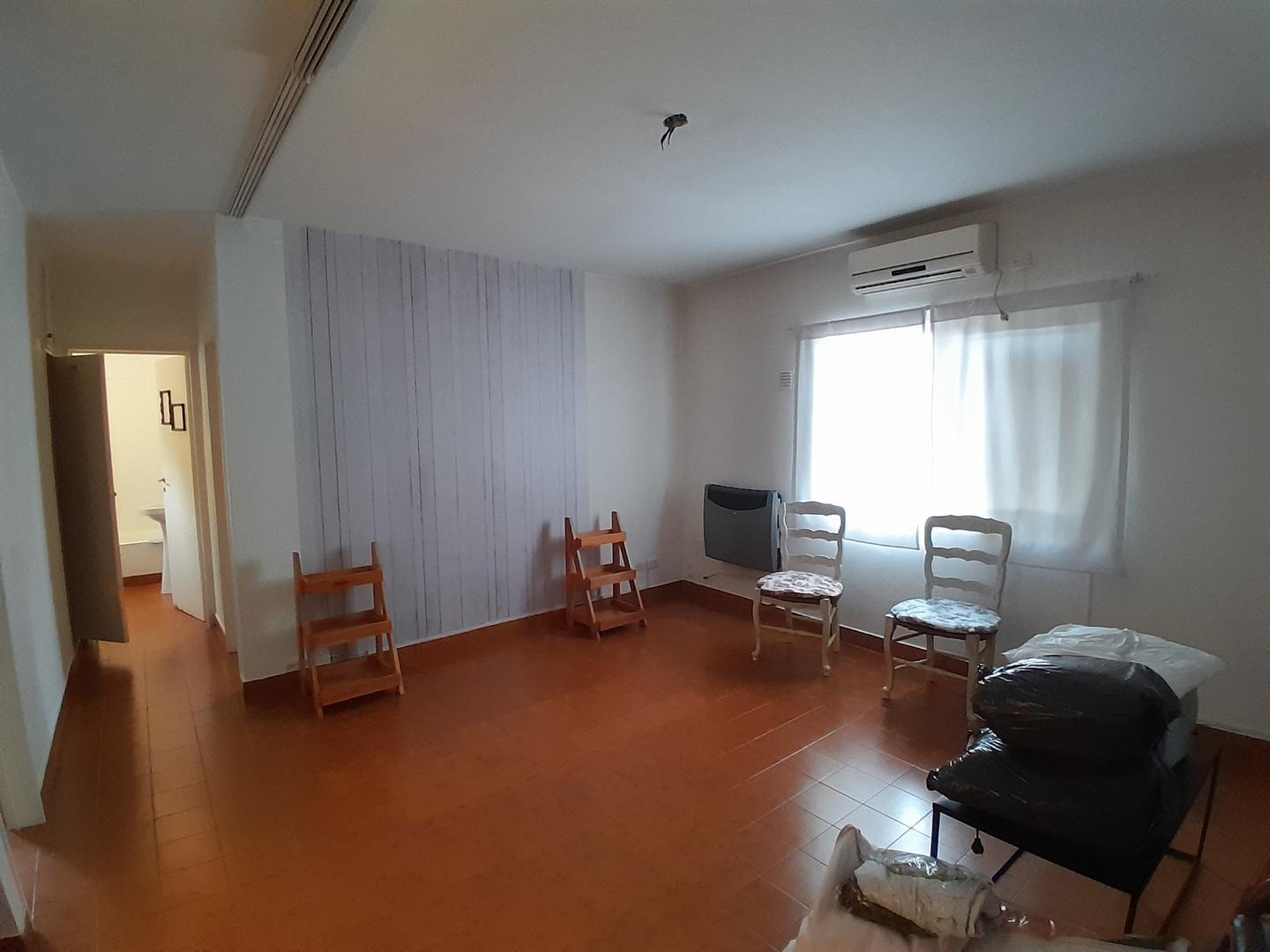 Amplio departamento 2 ambientes San Isidro, sin cochera