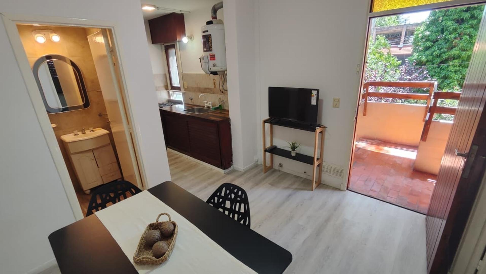 Tres ambientes reciclado a nuevo, con gas natural. IMPECABLE