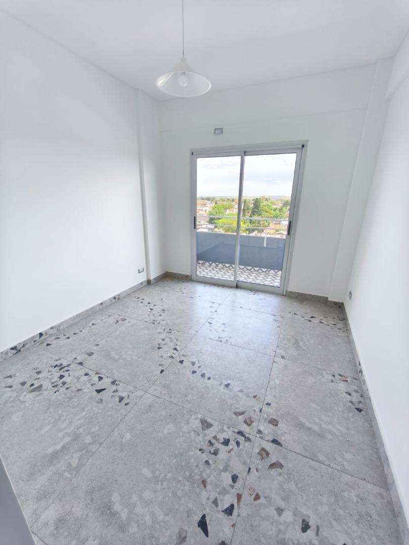 Departamento en Alquiler en Jose Leon Suarez, $ 475.000