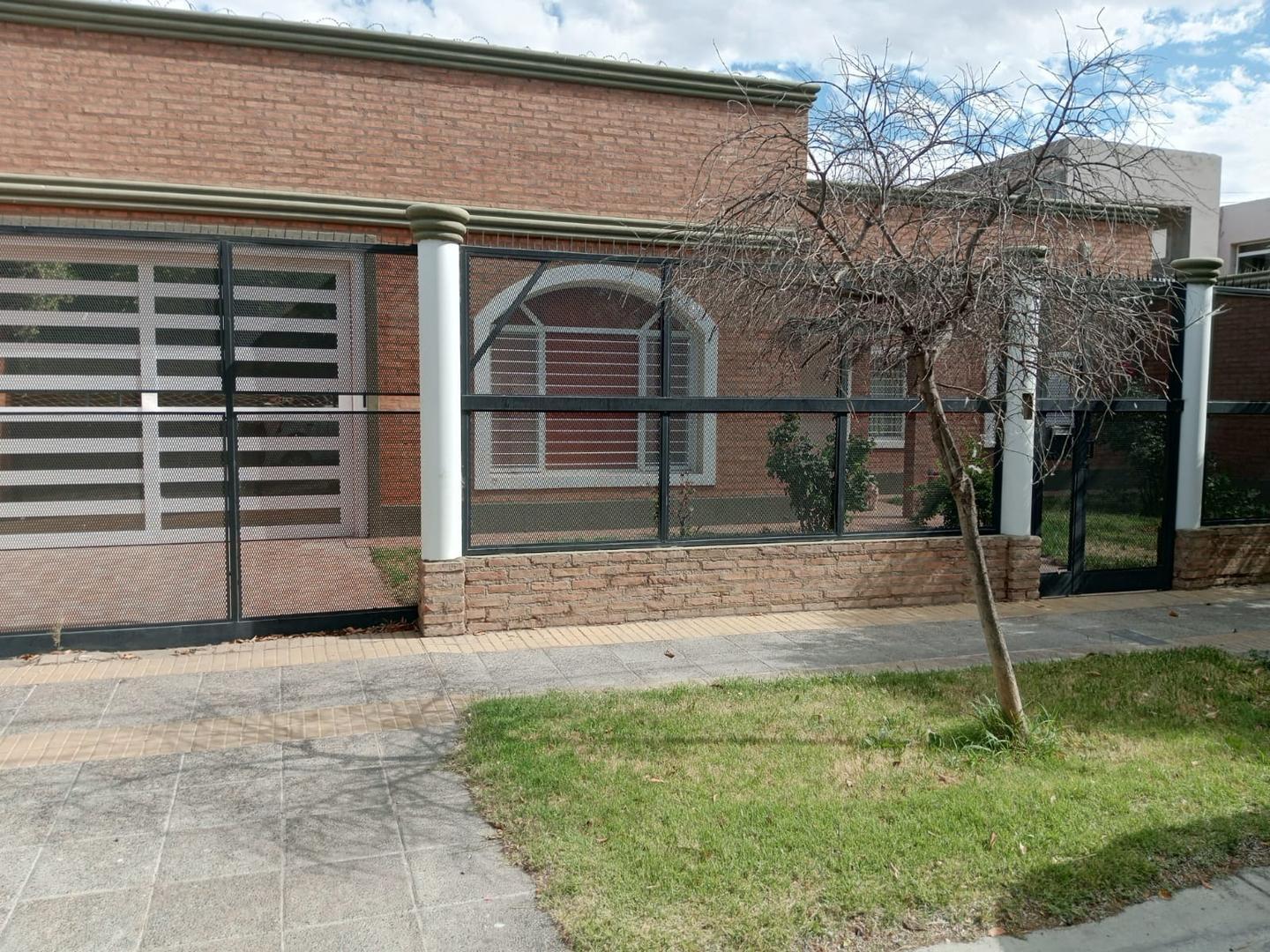 Casa 3 dormitorios Jardines del Rey. Nqn