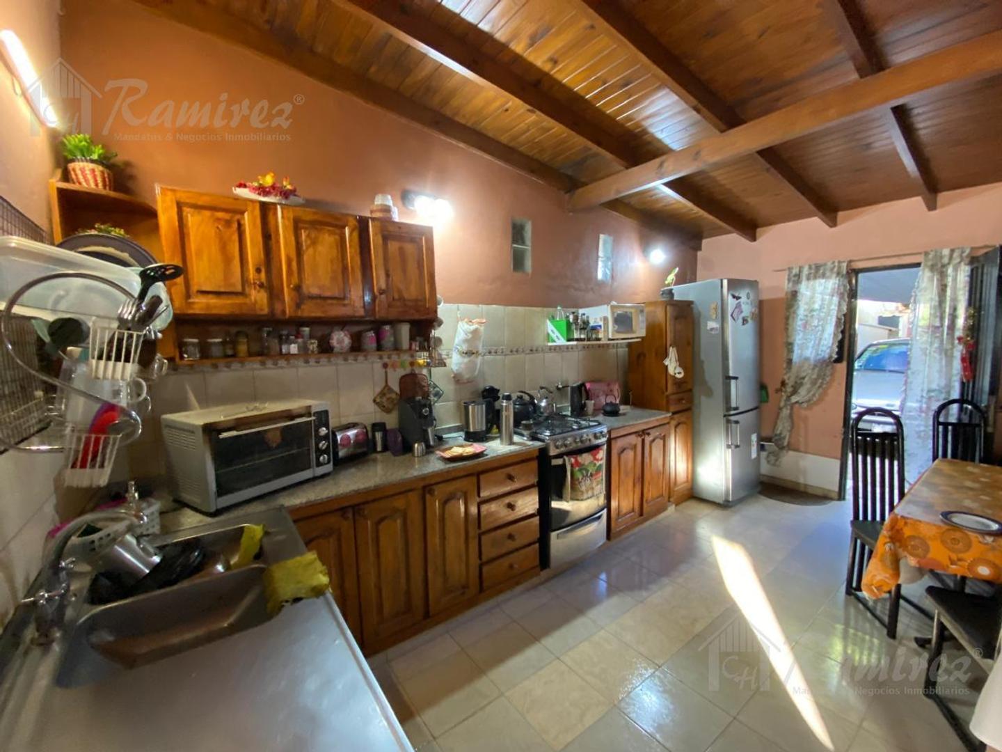 Casa 4 ambientes con 2 baños