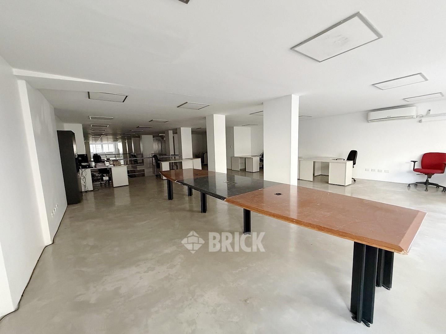 Oficina 7 ambientes con 4 baños