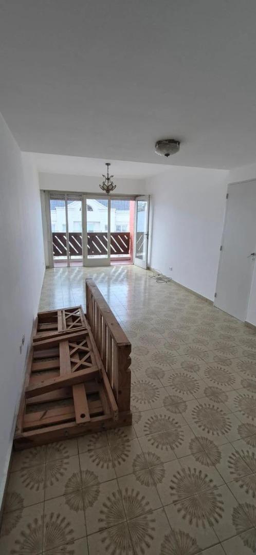 Departamento 3 ambientes con balcón al frente