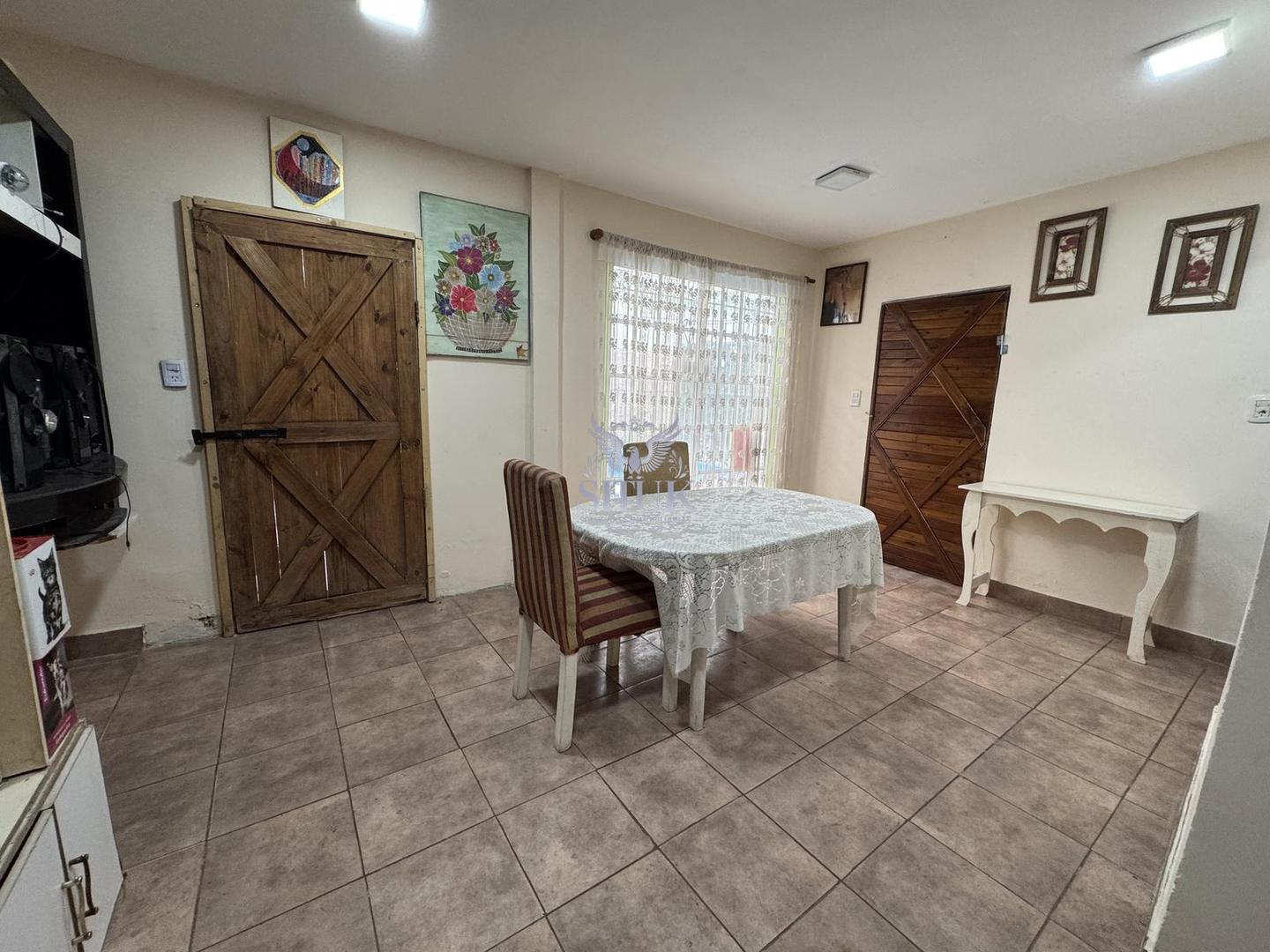 Casa en Venta con 4 cocheras