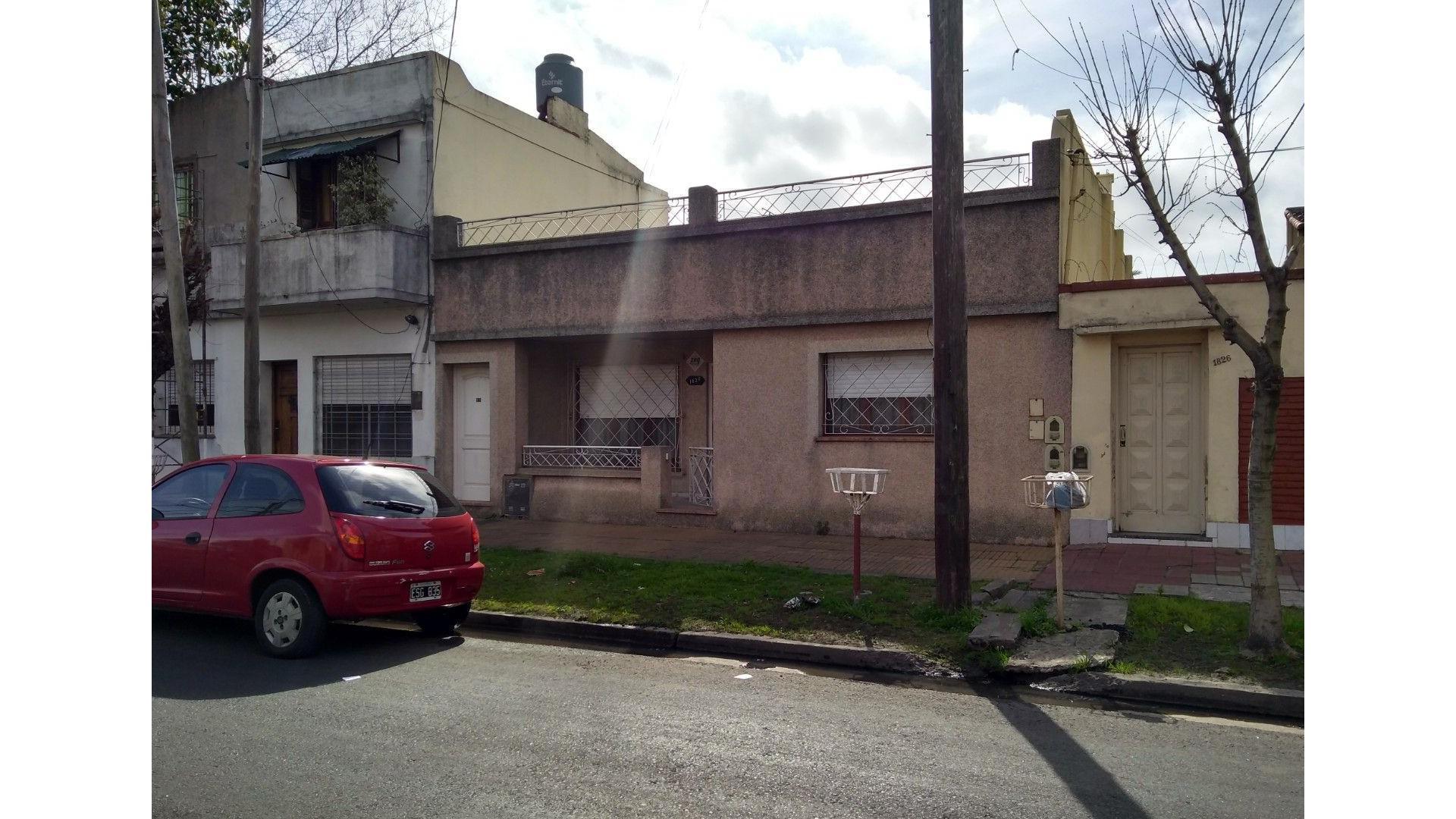 Casa con 3 dormitorios, patio y terraza en Avellaneda.